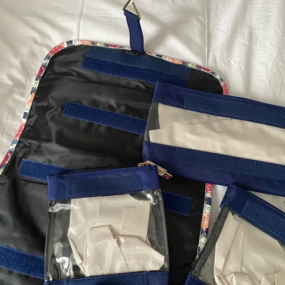 N/A hanging travel